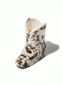 Керамична соева свещ Падивакс "Каубойски ботуш" Нешвил - пало санто и велур